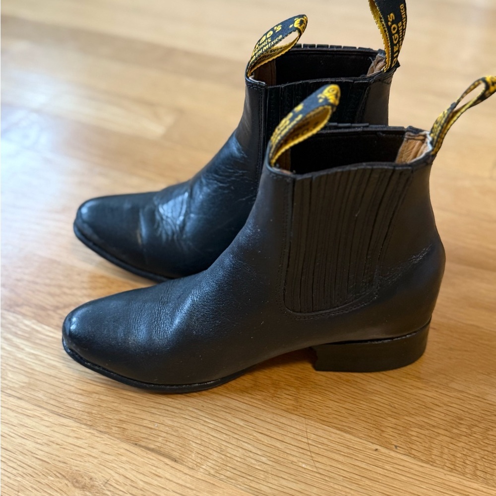 Diego's black leather pull-on ankle boots size 7 women's and 6 men